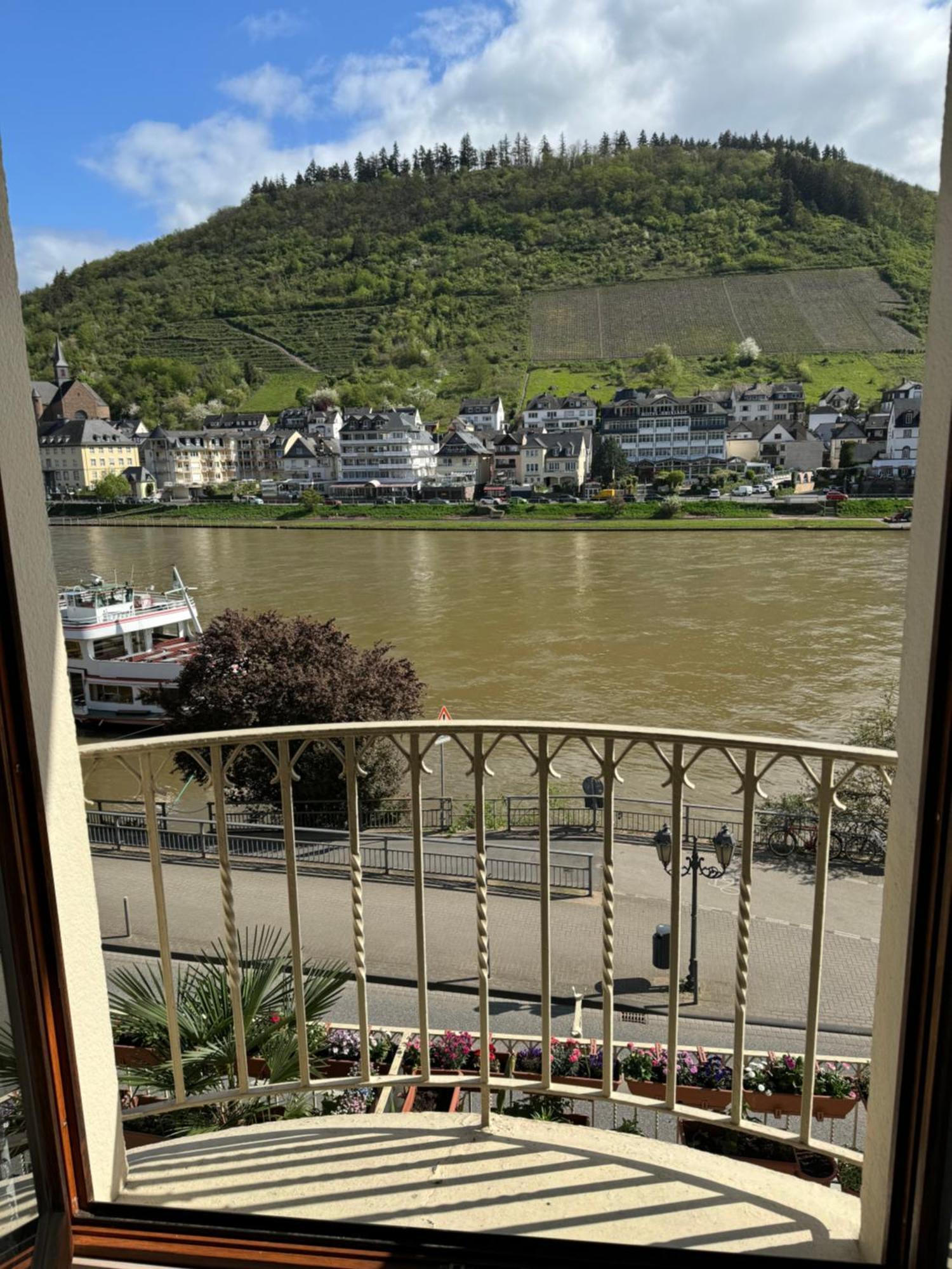Holiday Apartment Mit Moselblick Im Moselhaus Cochem Exteriör bild